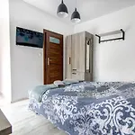 Pod Zegarem - W Cenie Parking, Szybkie Wifi, Duzy Ogrod, Wiata Grilowa! *