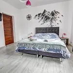 בית אירוח Pod Zegarem - W Cenie Parking, Szybkie Wifi, Duzy Ogrod, Wiata Grilowa! *