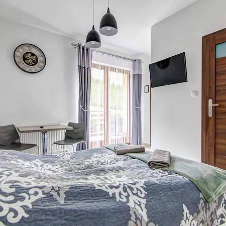 Séjour chez l'habitant Pod Zegarem - W Cenie Parking, Szybkie Wifi, Duzy Ogrod, Wiata Grilowa! Krynica-Zdrój