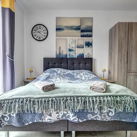 Pod Zegarem - W Cenie Parking, Szybkie Wifi, Duzy Ogrod, Wiata Grilowa! Homestay Krynica Zdroj