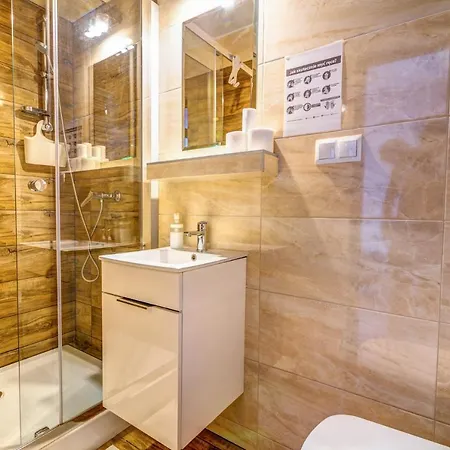 Pod Zegarem - W Cenie Parking, Szybkie Wifi, Duzy Ogrod, Wiata Grilowa!