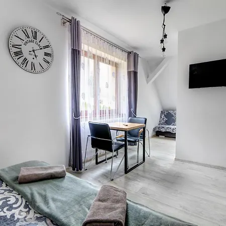 Pod Zegarem - W Cenie Parking, Szybkie Wifi, Duzy Ogrod, Wiata Grilowa!