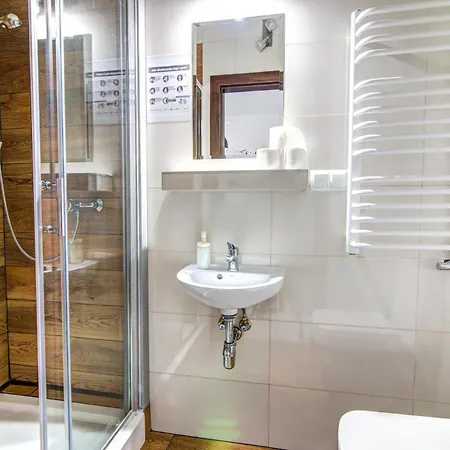 Homestay Pod Zegarem - W Cenie Parking, Szybkie Wifi, Duzy Ogrod, Wiata Grilowa! Krynica Zdroj