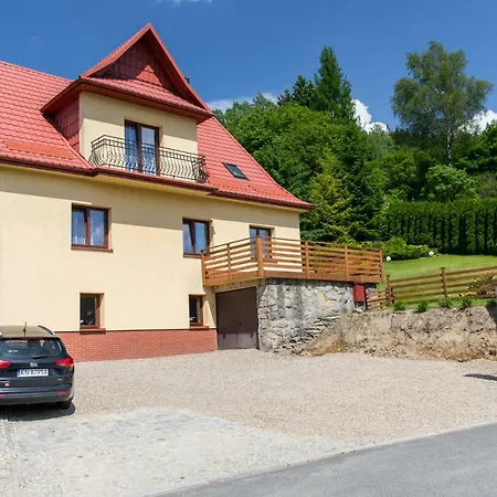Homestay Pod Zegarem - W Cenie Parking, Szybkie Wifi, Duzy Ogrod, Wiata Grilowa! *